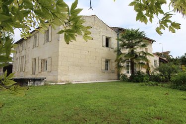 Maison a vendre Saintes 17100 Charente-Maritime 405 m2 11 pièces 592800 euros
