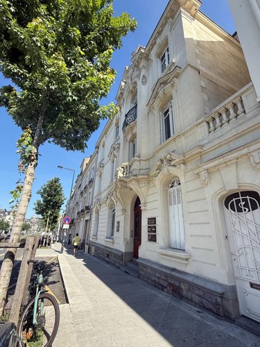 Fonds et murs commerciaux a vendre Angers 49000 Maine-et-Loire 373 m2  1467200 euros