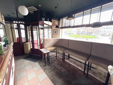 Location fonds et murs commerciaux Cambrai 59400 Nord 178 m2  2271 euros