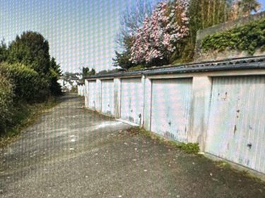 Garage et parking a vendre Hennebont 56700 Morbihan 19 m2  26600 euros