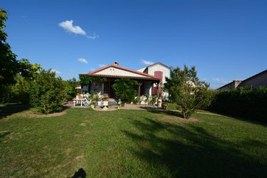 Viager maison Mozac 63200 Puy-de-Dôme 205 m2 9 pièces 70000 euros
