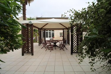 Maison a vendre Saintes 17100 Charente-Maritime 405 m2 11 pièces 592800 euros