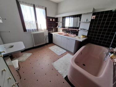 Maison a vendre Saintes 17100 Charente-Maritime 169 m2 6 pièces 280000 euros