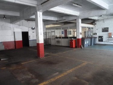 Fonds et murs commerciaux a vendre Caudry 59540 Nord 1100 m2  188640 euros