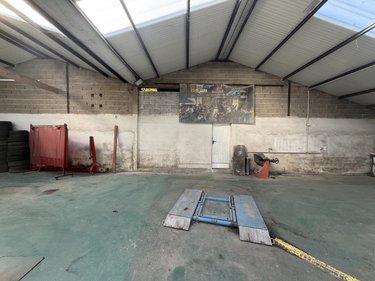 Garage et parking a vendre Doullens 80600 Somme 770 m2  239200 euros