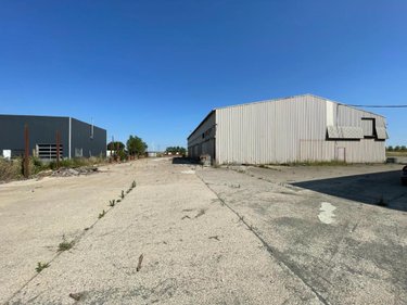 Fonds et murs commerciaux a vendre Saint-Jean-de-Liversay 17170 Charente-Maritime 4000 m2  3090000 euros
