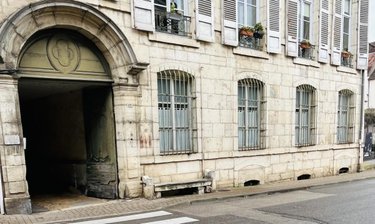 Fonds et murs commerciaux a vendre Dole 39100 Jura 153 m2  190000 euros