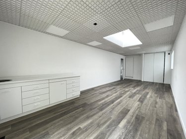 Fonds et murs commerciaux a vendre Locminé 56500 Morbihan 318 m2  411380 euros