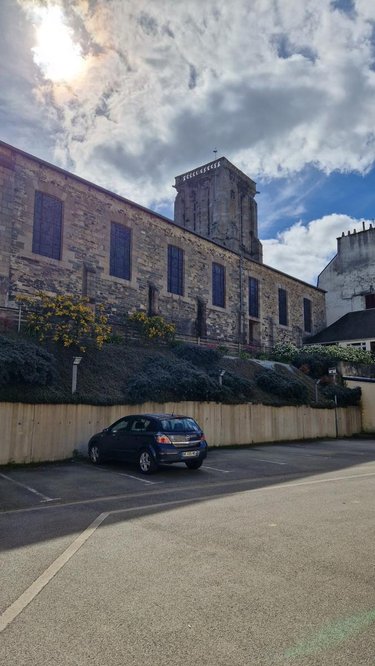 Fonds et murs commerciaux a vendre Morlaix 29600 Finistère 188 m2  292200 euros