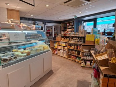 Fonds et murs commerciaux a vendre Barneville-Carteret 50270 Manche 250 m2  623400 euros