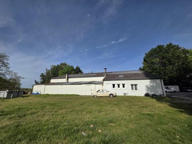 Fonds et murs commerciaux a vendre Vierzon 18100 Cher 650 m2  262000 euros