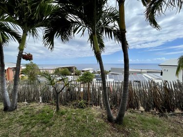 Fonds et murs commerciaux a vendre Saint-Leu 97436 Réunion 270 m2  529700 euros