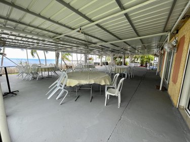 Fonds et murs commerciaux a vendre Saint-Leu 97436 Réunion 270 m2  529700 euros