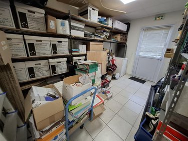 Fonds et murs commerciaux a vendre Saintes 17100 Charente-Maritime 249 m2  355000 euros