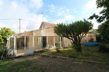 Maison a vendre Saintes 17100 Charente-Maritime 151 m2 8 pièces 209840 euros