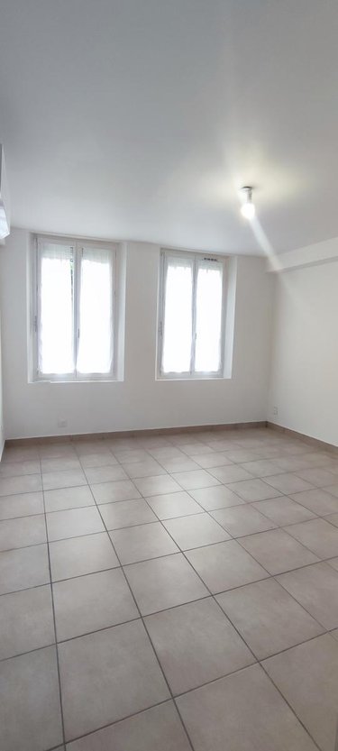 Location appartement Châlons-en-Champagne 51000 Marne 44 m2  680 euros