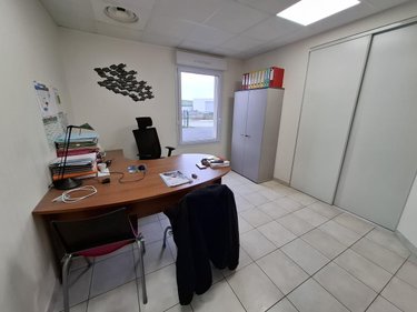 Fonds et murs commerciaux a vendre Saintes 17100 Charente-Maritime 249 m2  355000 euros