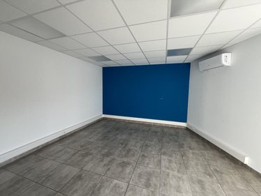 Location fonds et murs commerciaux Pierrelatte 26700 Drôme 136 m2  1600 euros