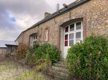 Fonds et murs commerciaux a vendre Brix 50700 Manche 320 m2  136240 euros