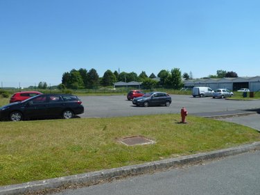 Location fonds et murs commerciaux Féchain 59247 Nord 1900 m2  4000 euros