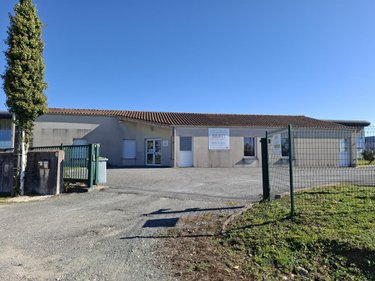 Fonds et murs commerciaux a vendre Saintes 17100 Charente-Maritime 249 m2  355000 euros