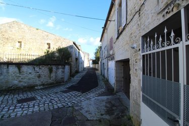 Maison a vendre Saintes 17100 Charente-Maritime 199 m2 5 pièces 262300 euros