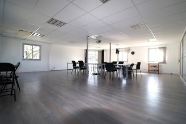 Fonds et murs commerciaux a vendre Plougoumelen 56400 Morbihan 471 m2  749232 euros