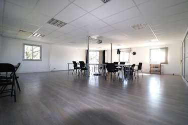 Fonds et murs commerciaux a vendre Plougoumelen 56400 Morbihan 471 m2  754300 euros