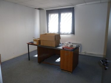 Location fonds et murs commerciaux Cambrai 59400 Nord 232 m2  2170 euros