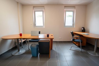 Fonds et murs commerciaux a vendre Auxerre 89000 Yonne 865 m2  549997 euros
