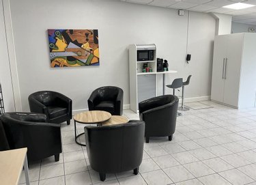 Fonds et murs commerciaux a vendre Muizon 51140 Marne 1292 m2  1500000 euros