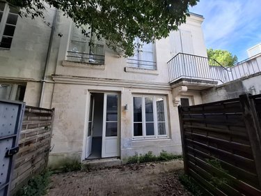 Immeuble a vendre Saintes 17100 Charente-Maritime 332 m2  462000 euros