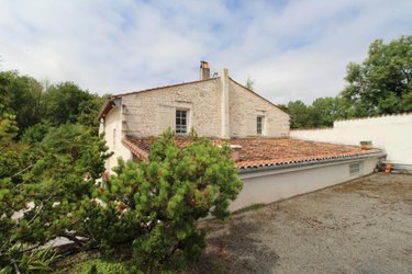 Maison a vendre Saintes 17100 Charente-Maritime 405 m2 11 pièces 592800 euros