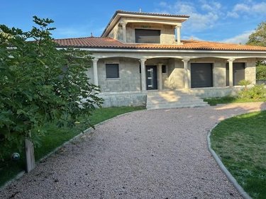 Maison a vendre Lezoux 63190 Puy-de-Dôme 178 m2 9 pièces 735000 euros