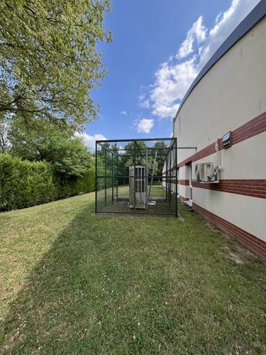 Fonds et murs commerciaux a vendre Laon 02000 Aisne 860 m2  1050000 euros