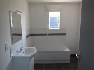 Location maison Douvrin 62138 Pas-de-Calais 111 m2 5 pièces 950 euros