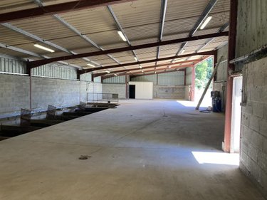 Fonds et murs commerciaux a vendre Saint-Sulpice-les-Feuilles 87160 Haute-Vienne 400 m2  227200 euros