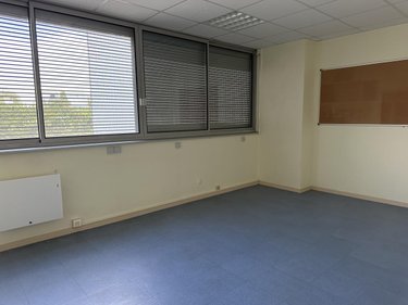 Fonds et murs commerciaux a vendre Segré-en-Anjou Bleu 49500 Maine-et-Loire 196 m2  270300 euros