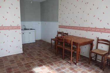 Immeuble a vendre Saint-Amand-Montrond 18200 Cher 210 m2  229000 euros