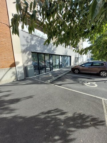 Location fonds et murs commerciaux Reims 51100 Marne 32 m2  630 euros