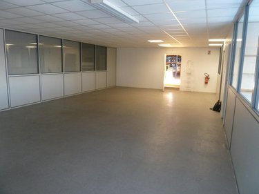 Location fonds et murs commerciaux Cambrai 59400 Nord 232 m2  2170 euros