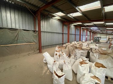 Fonds et murs commerciaux a vendre Saint-Jean-de-Liversay 17170 Charente-Maritime 4000 m2  3090000 euros