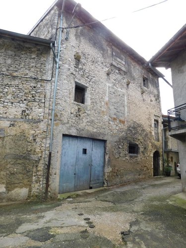 Immeuble a vendre Pont-d'Ain 01160 Ain 138 m2  75500 euros