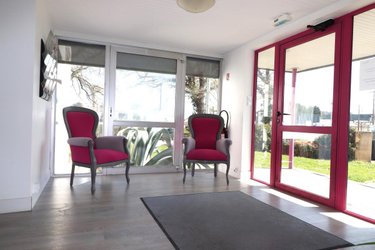 Fonds et murs commerciaux a vendre Plougoumelen 56400 Morbihan 471 m2  754300 euros