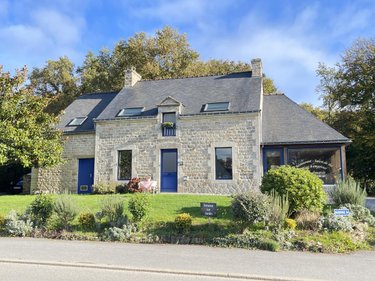 Fonds et murs commerciaux a vendre Locminé 56500 Morbihan 200 m2  364760 euros