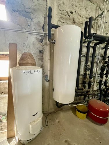 Fonds et murs commerciaux a vendre Lajo 48120 Lozère 342 m2  850000 euros