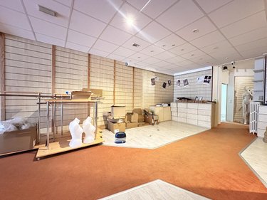 Fonds et murs commerciaux a vendre Sainte-Maure-de-Touraine 37800 Indre-et-Loire 180 m2  235500 euros