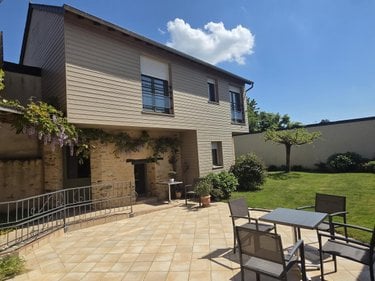 Immeuble a vendre Coudray 53200 Mayenne 455 m2  641600 euros