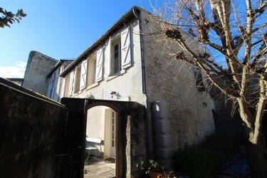 Maison a vendre Saintes 17100 Charente-Maritime 199 m2 5 pièces 262300 euros