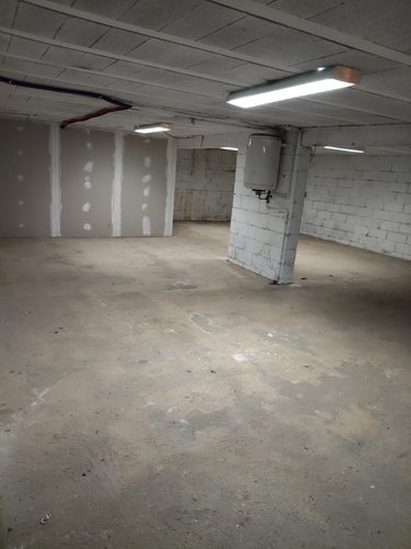 Fonds et murs commerciaux a vendre Montbizot 72380 Sarthe 338 m2  203460 euros